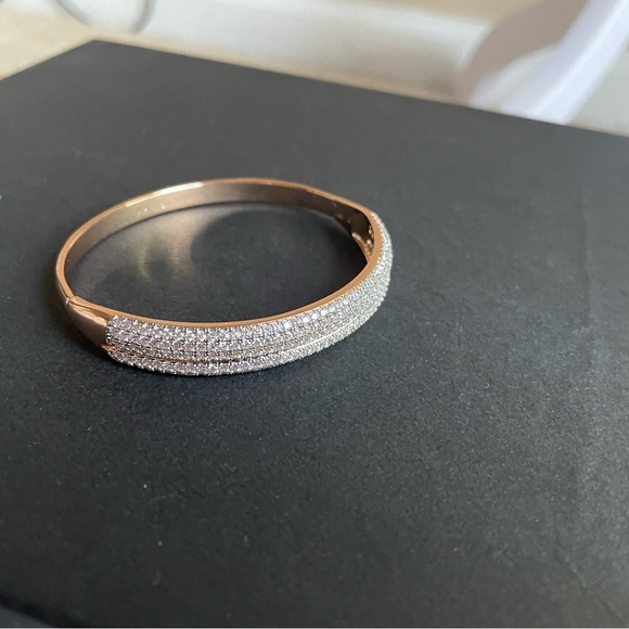 Bangle bracelet - Picture 9 of 10